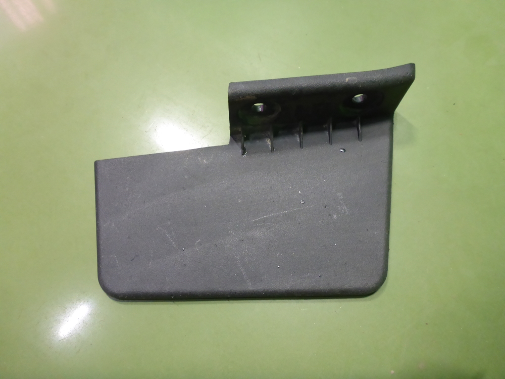 Брызговик задний левый