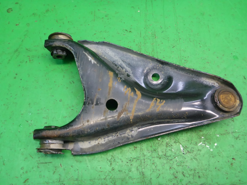 Рычаг передний правый