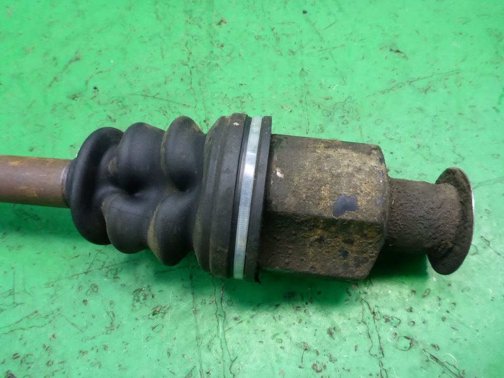 Полуось передняя правая