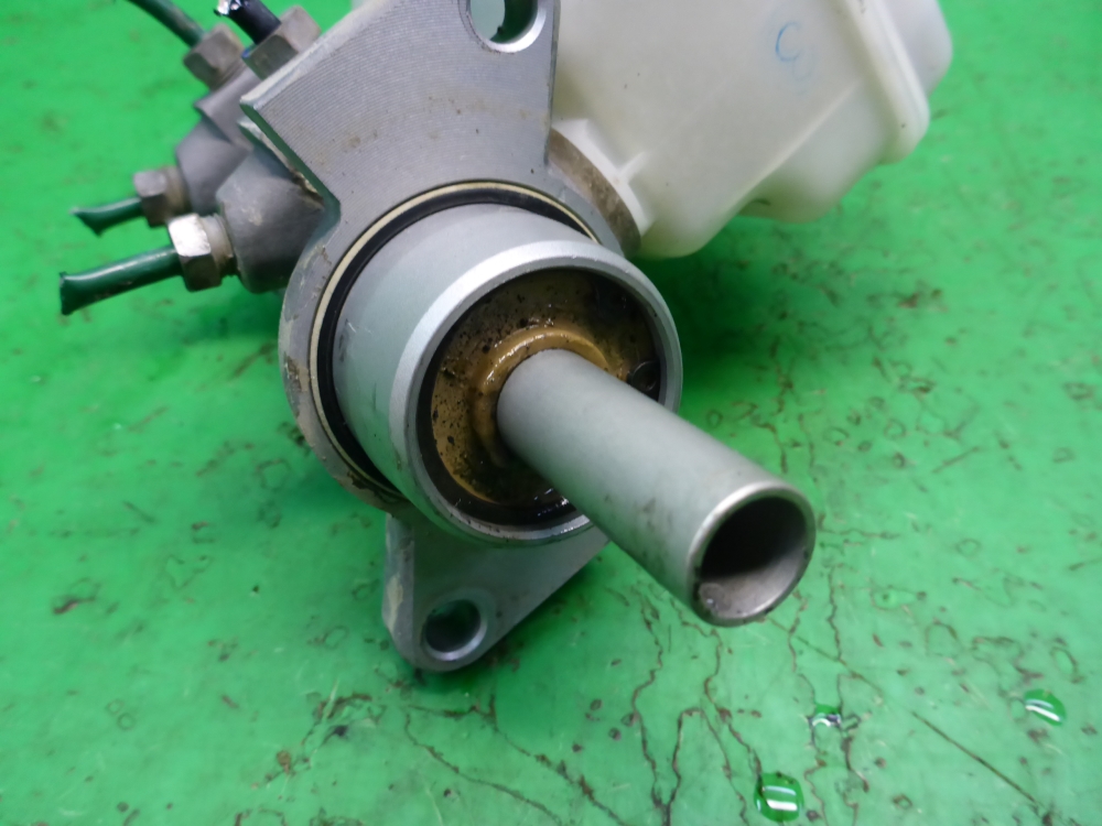 Цилиндр тормозной главный