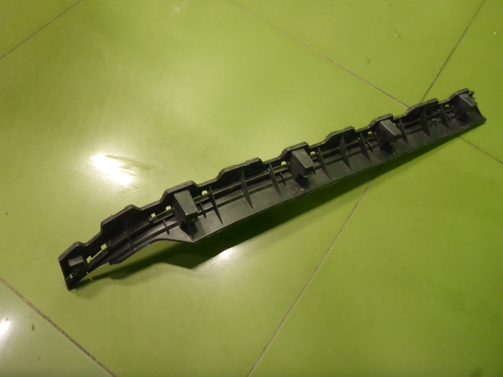 Кронштейн заднего бампера правый