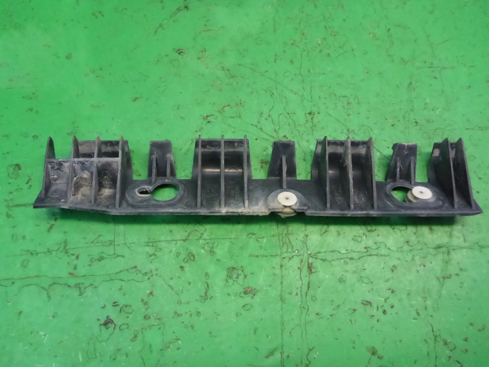 Кронштейн заднего бампера правый