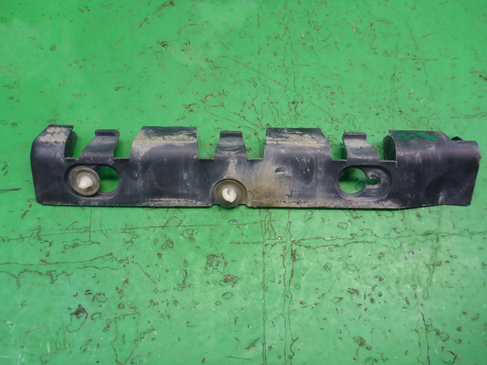 Кронштейн заднего бампера правый