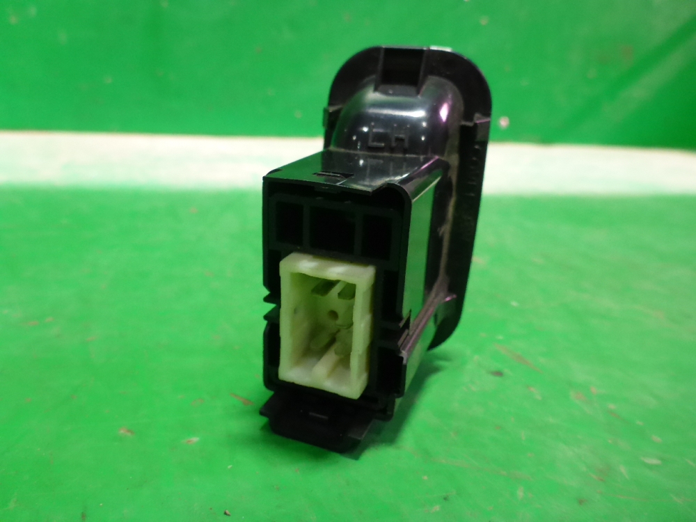 Кнопка регулировки сидения