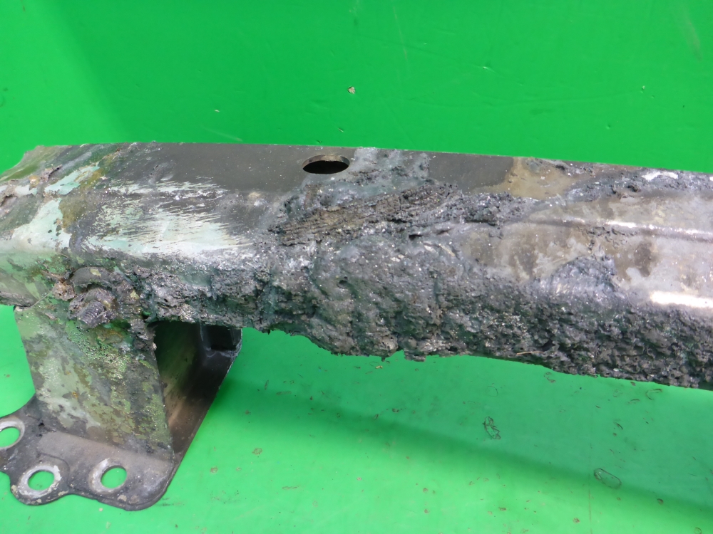 Усилитель переднего бампера