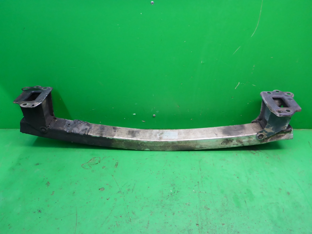 Усилитель переднего бампера