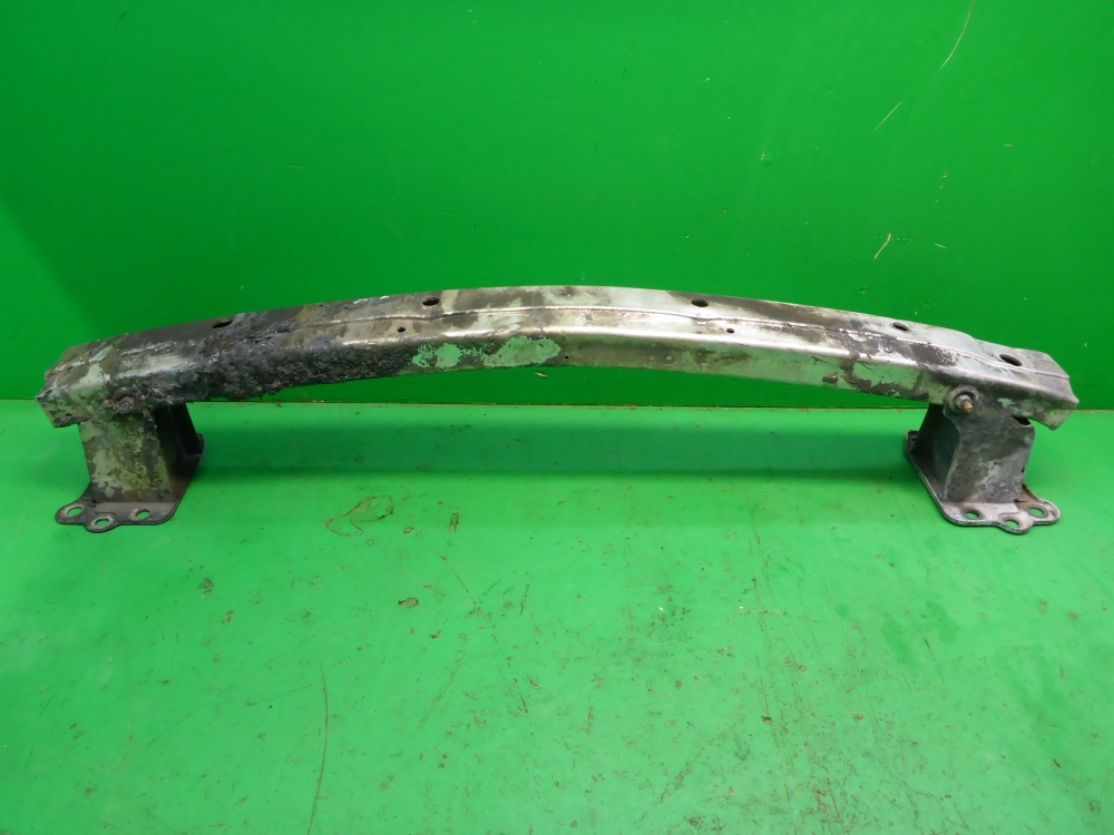 Усилитель переднего бампера