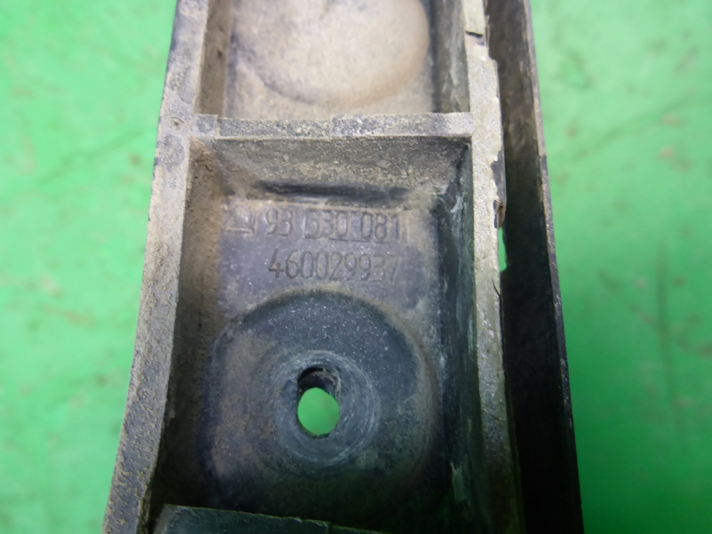 Кронштейн заднего бампера левый