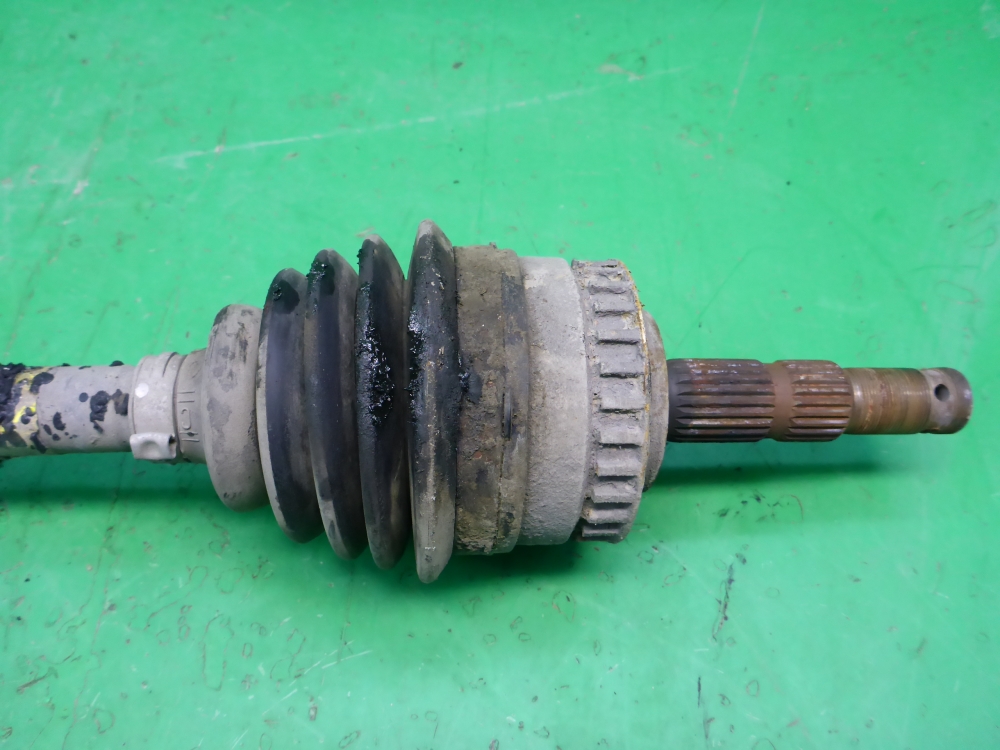 Полуось передняя правая