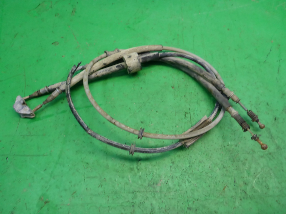 Трос стояночного тормоза