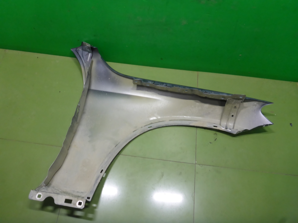 Крыло переднее левое