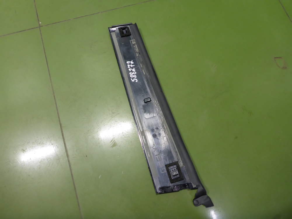 Накладка двери задней левой