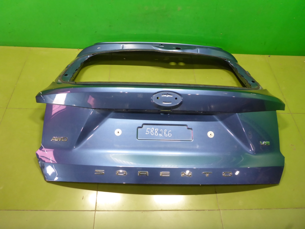 Дверь багажника