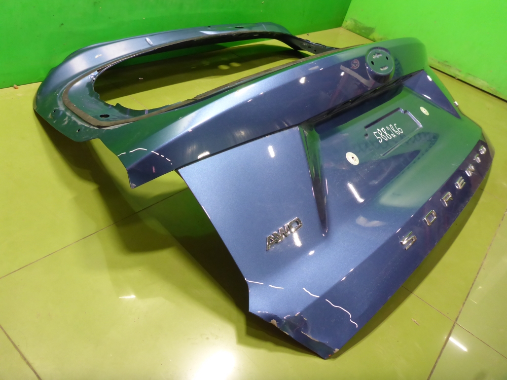 Дверь багажника