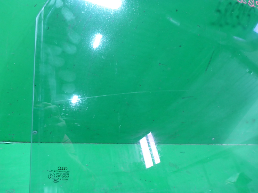 Стекло двери задней правой