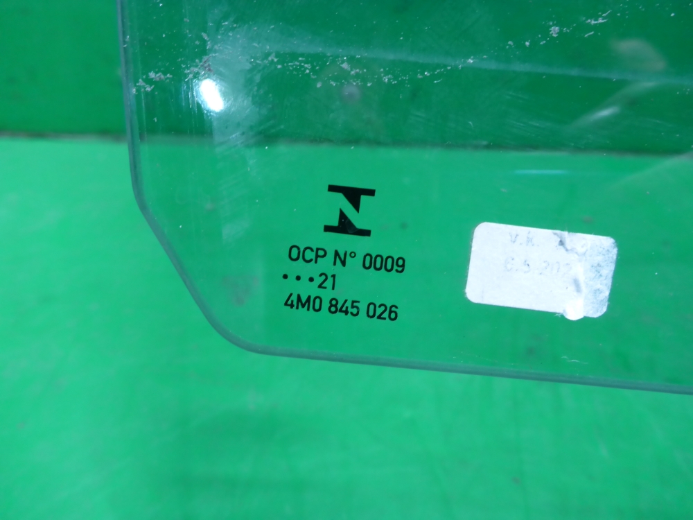 Стекло двери задней правой