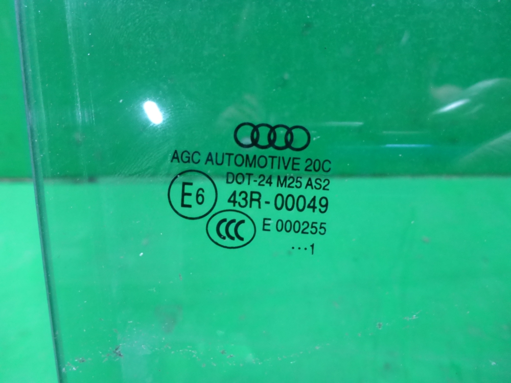 Стекло двери задней правой