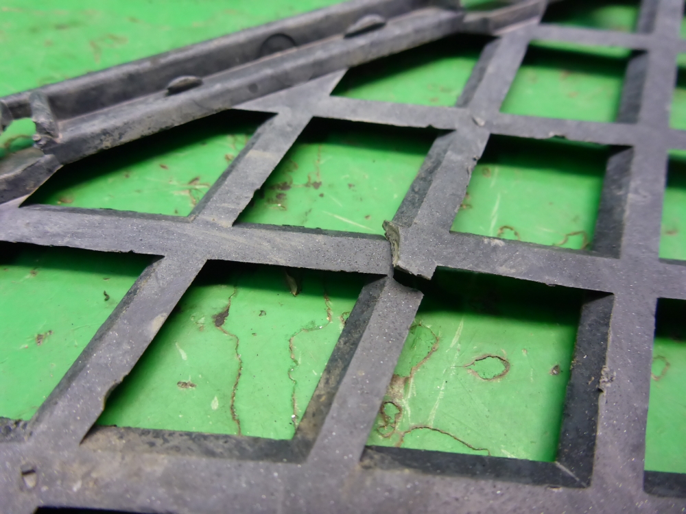 Решетка в бампер левая