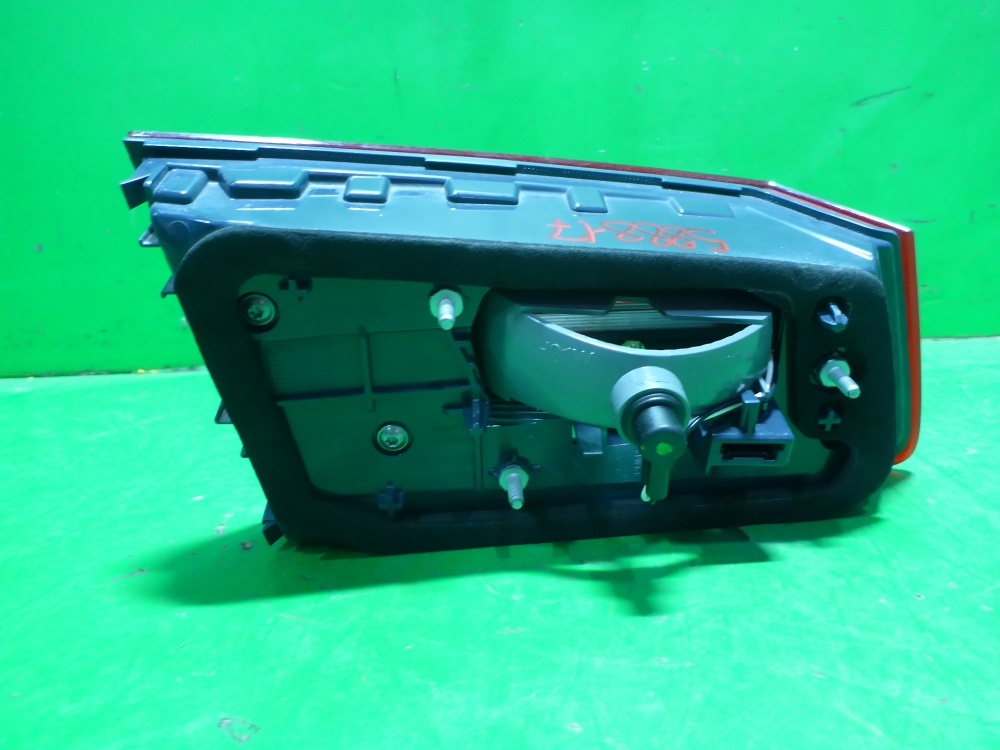 Фонарь задний внутренний правый