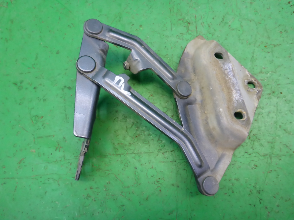 Петля капота левая