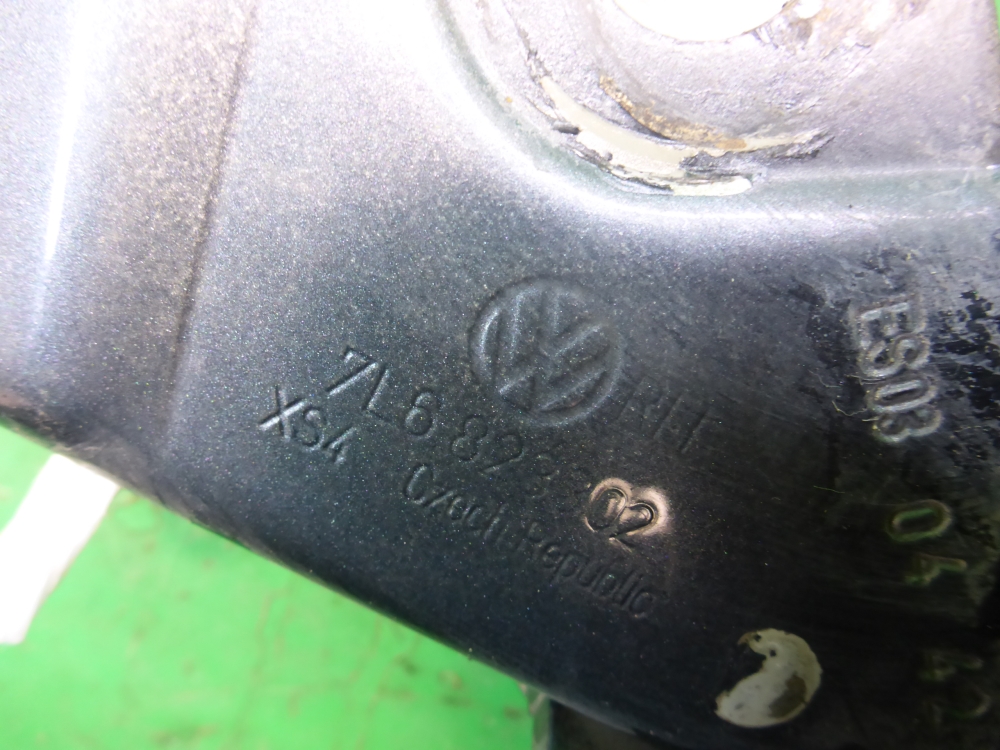 Петля капота правая