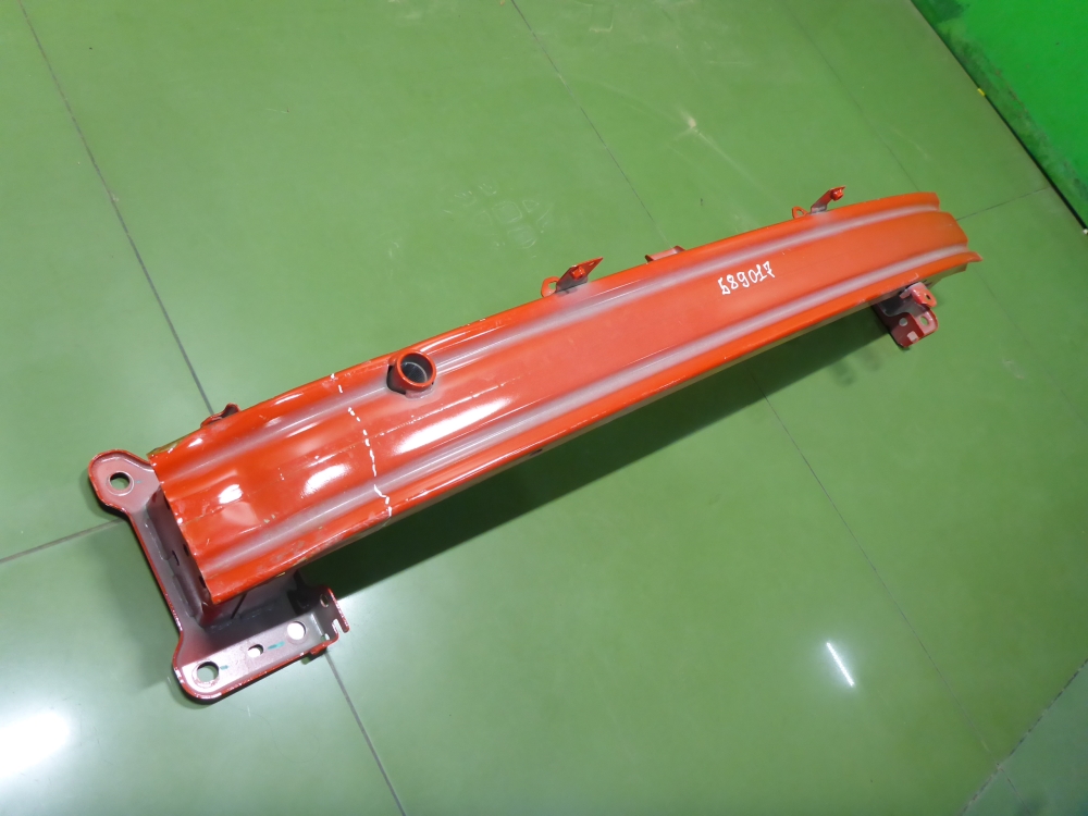 Усилитель переднего бампера