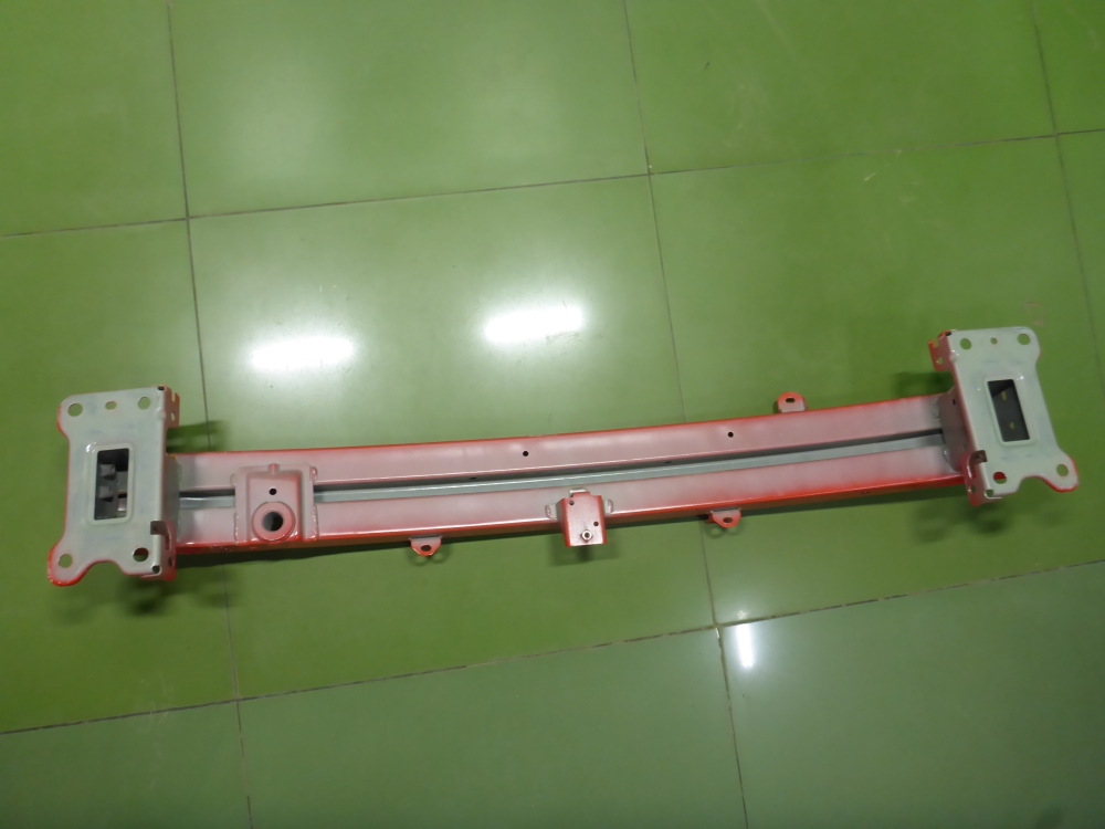 Усилитель переднего бампера