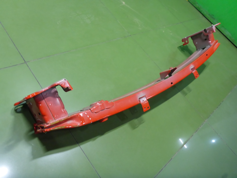 Усилитель переднего бампера