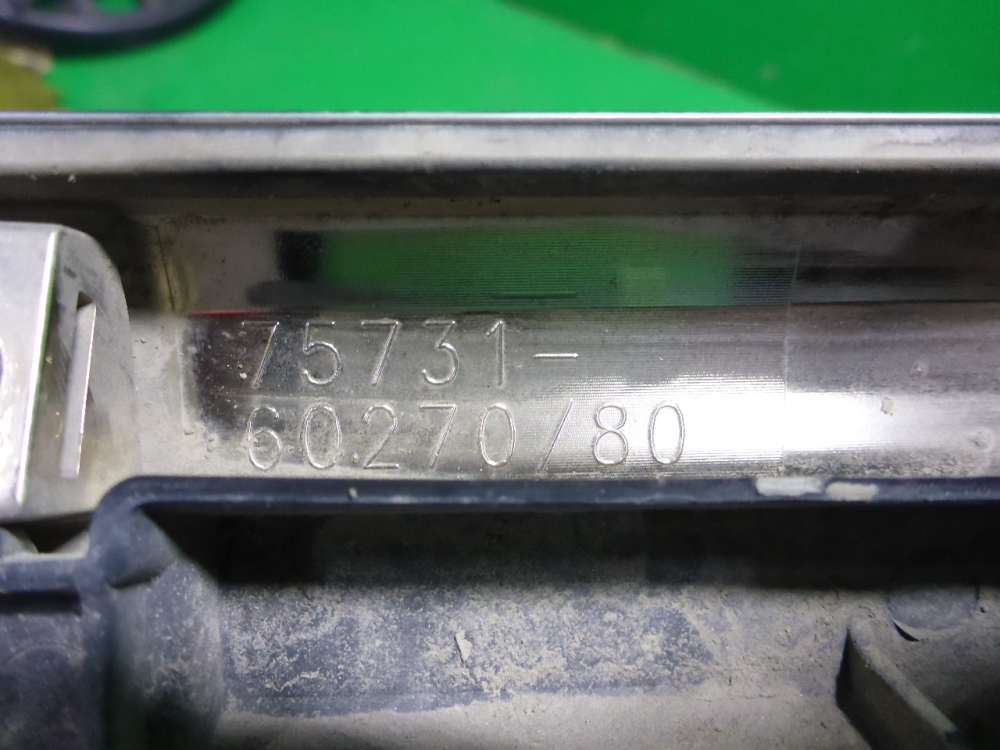 Накладка двери передней правой