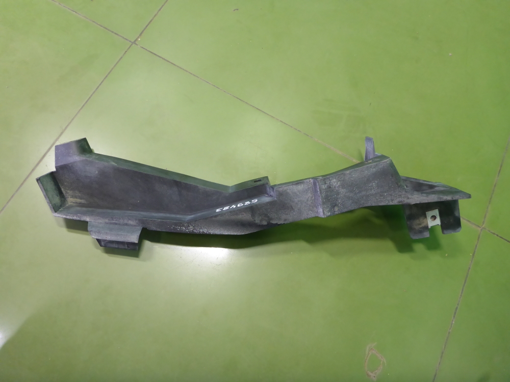 Кронштейн фар правый