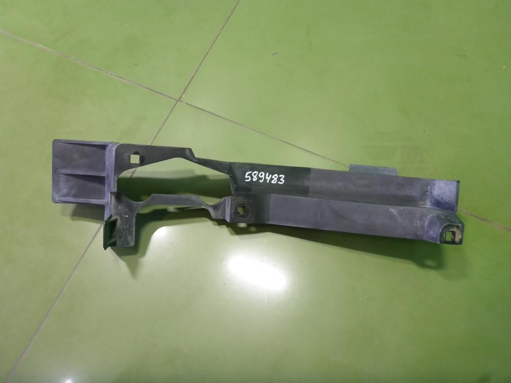 Кронштейн фар правый