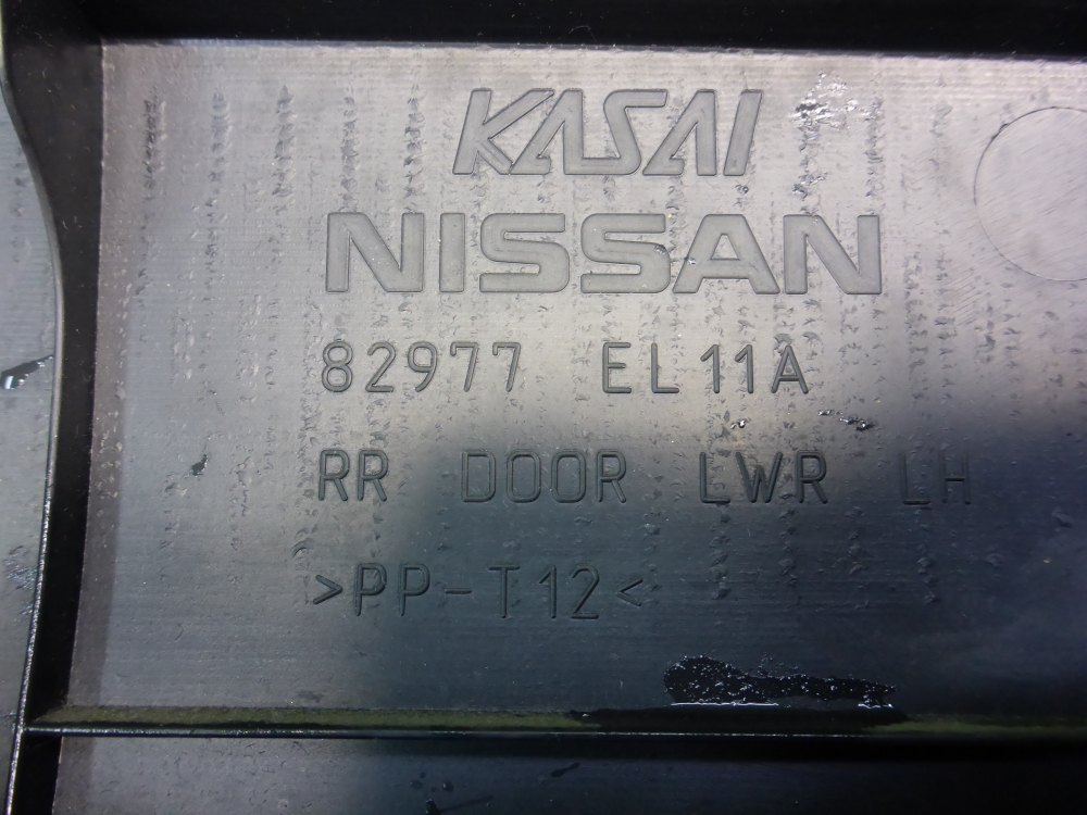 Обшивка двери задней левой