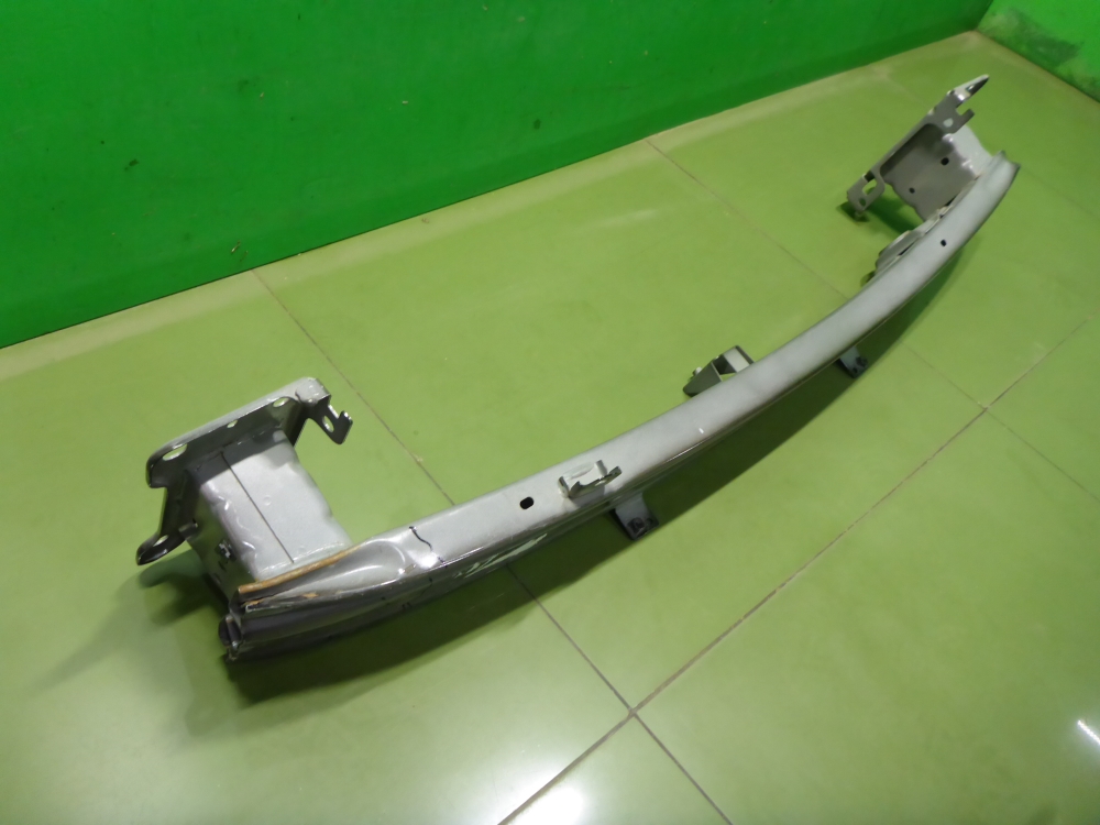 Усилитель переднего бампера