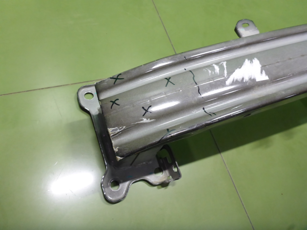 Усилитель переднего бампера