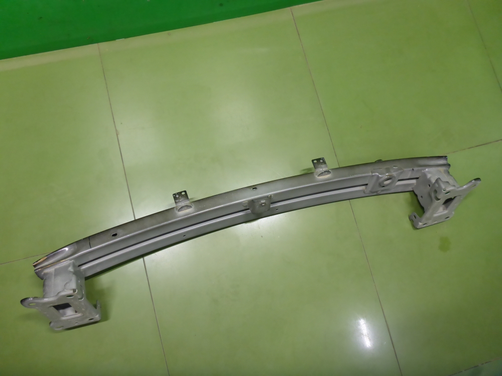 Усилитель переднего бампера