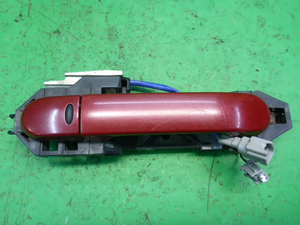 Ручка двери передней наружная правая