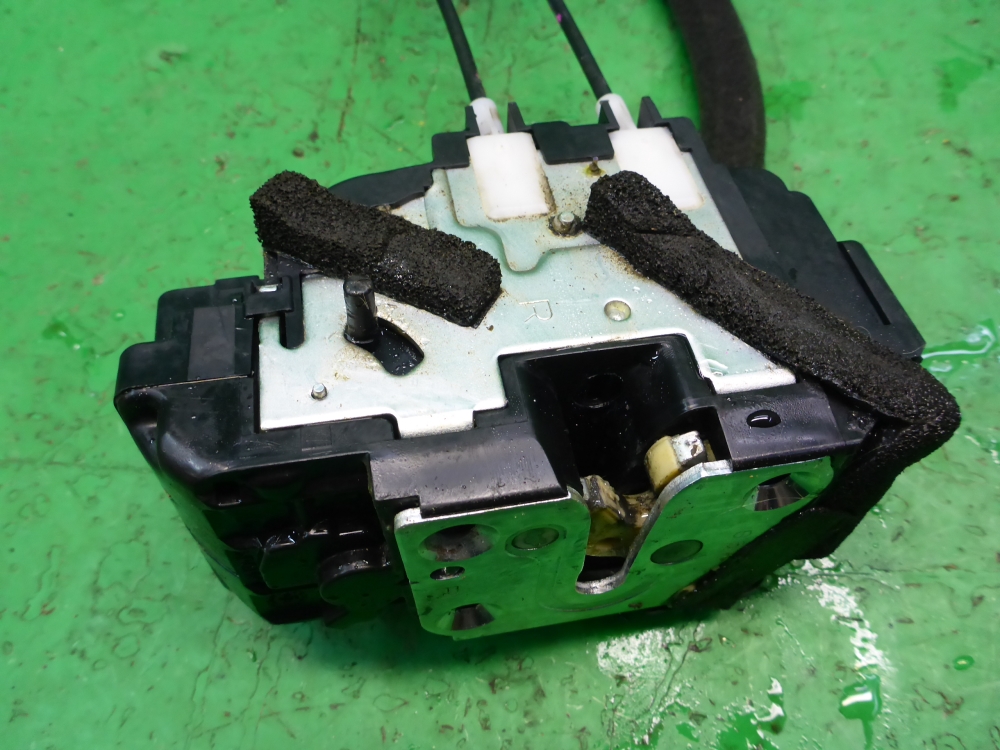 Замок двери задней правой