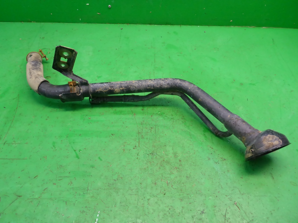 Горловина топливного бака