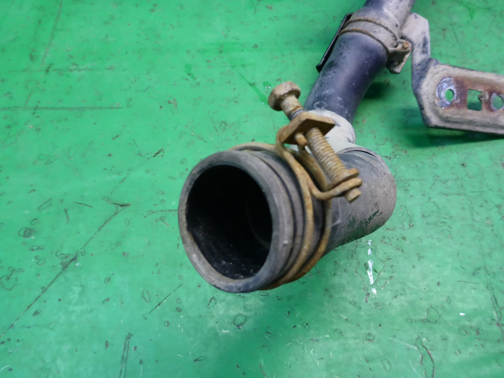 Горловина топливного бака