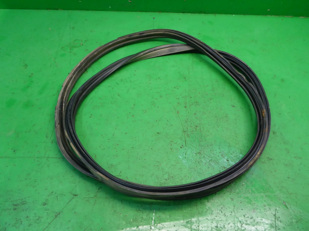 Уплотнитель багажника