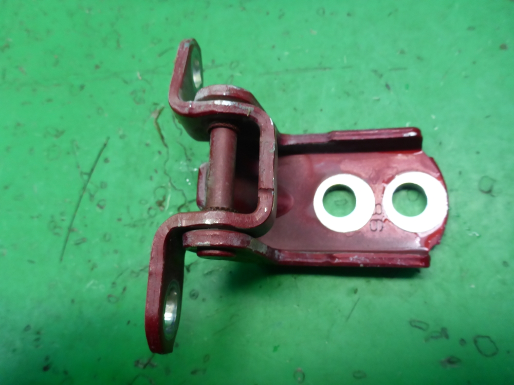 Петля двери задней правой верхняя