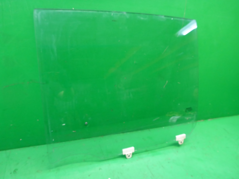 Стекло двери задней левой