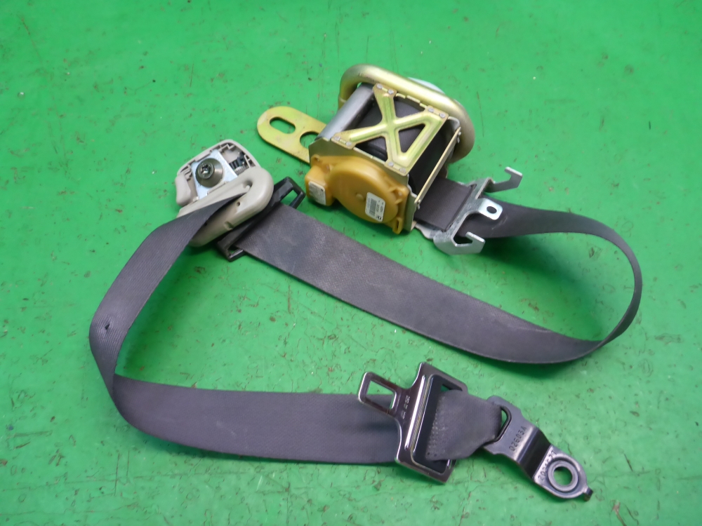 Ремень безопасности с пиропатроном