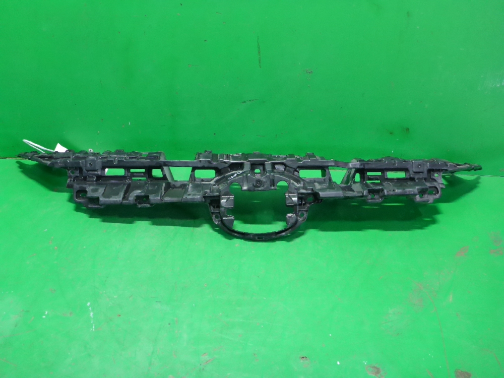 Кронштейн переднего бампера