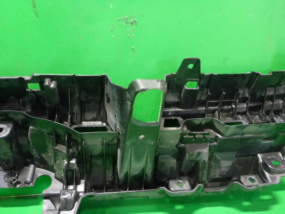 Кронштейн переднего бампера