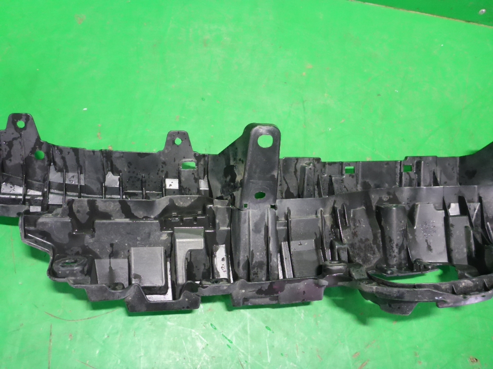 Кронштейн переднего бампера