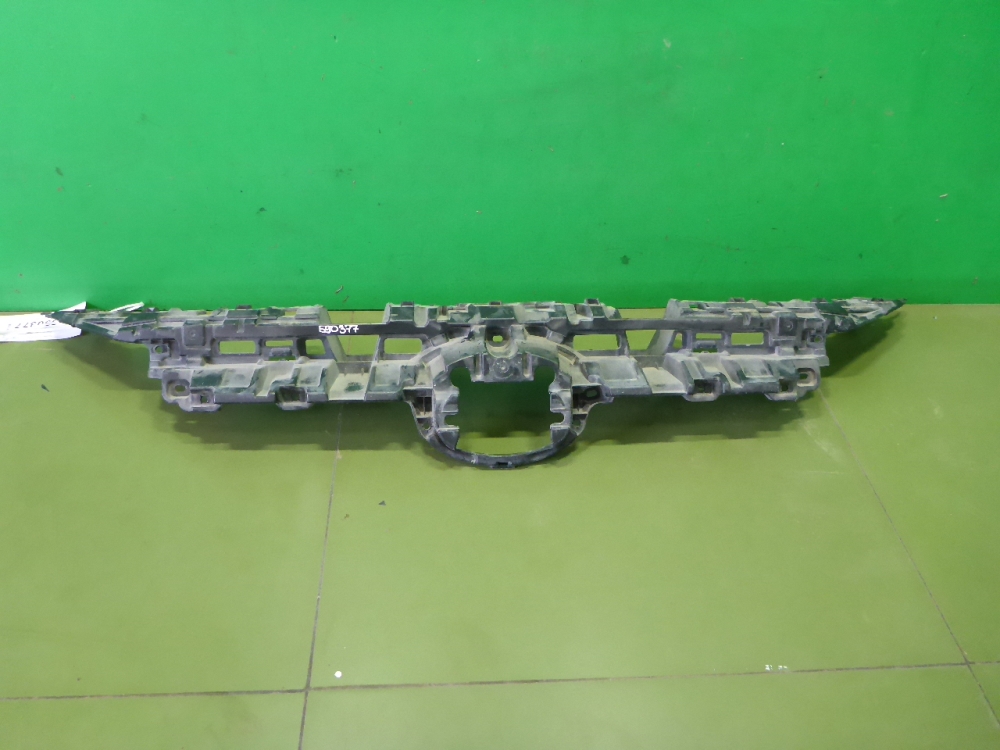 Кронштейн переднего бампера