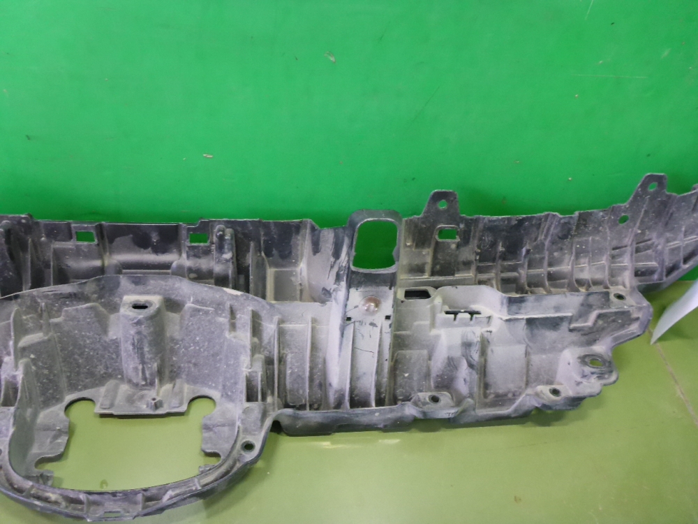 Кронштейн переднего бампера