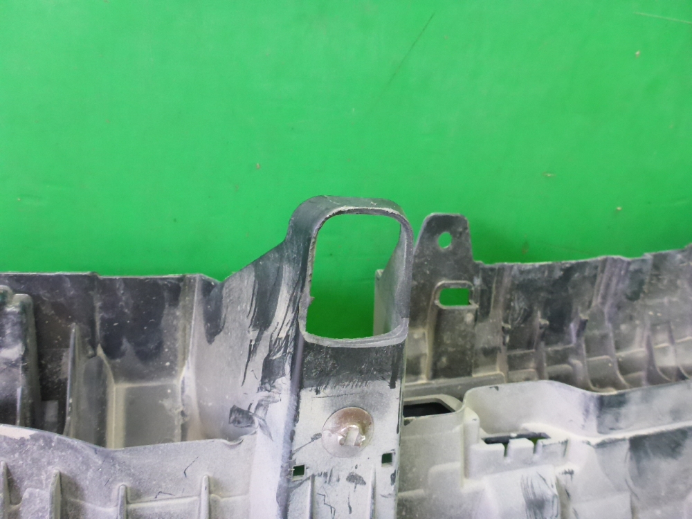 Кронштейн переднего бампера