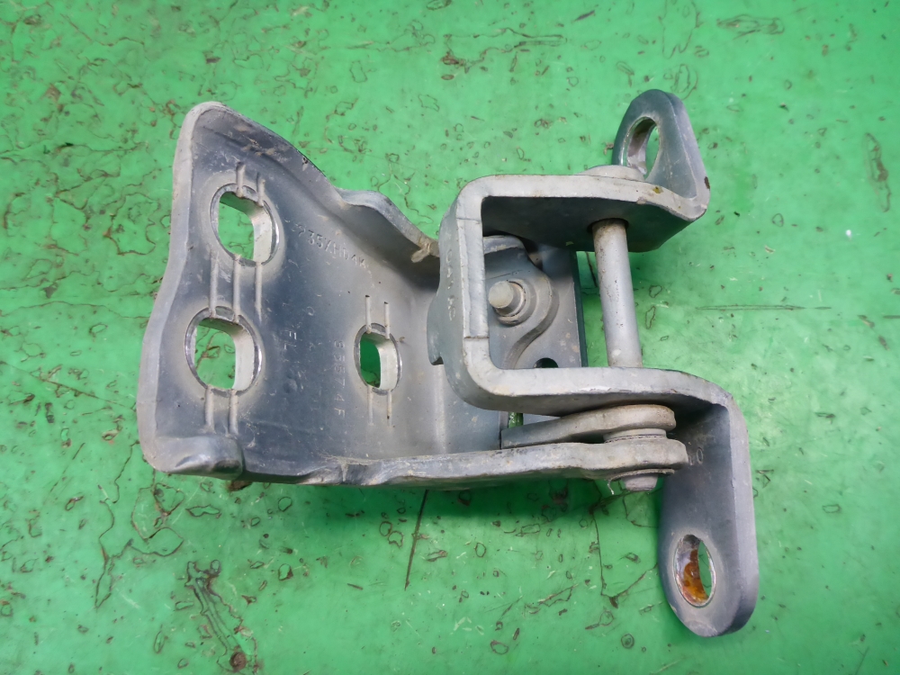 Петля двери передней левой нижняя